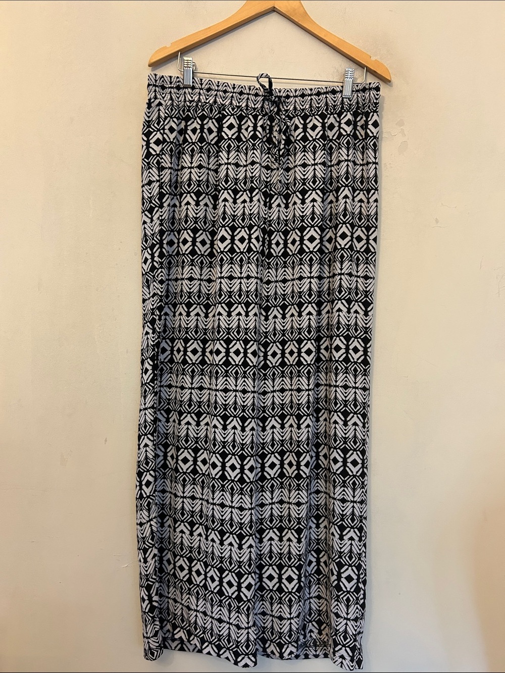 Zac & Rachel Black & White Geometric wide leg pants Size L EUC